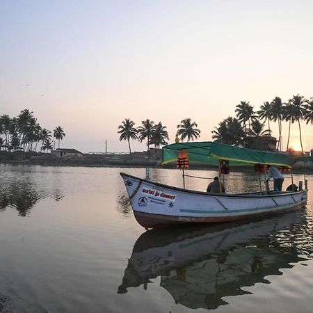 Reunion Ocean Tides Hotel Udupi Bagian luar foto