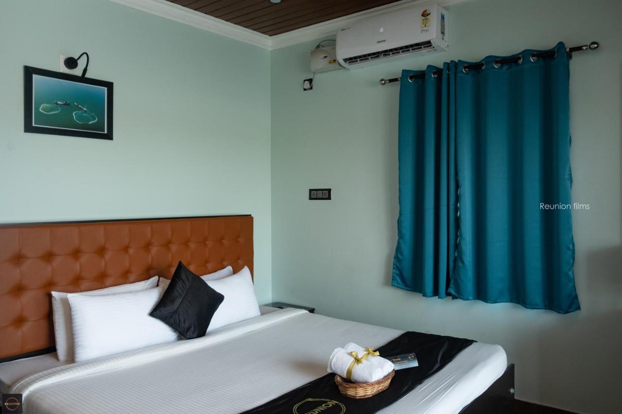 Reunion Ocean Tides Hotel Udupi Bagian luar foto