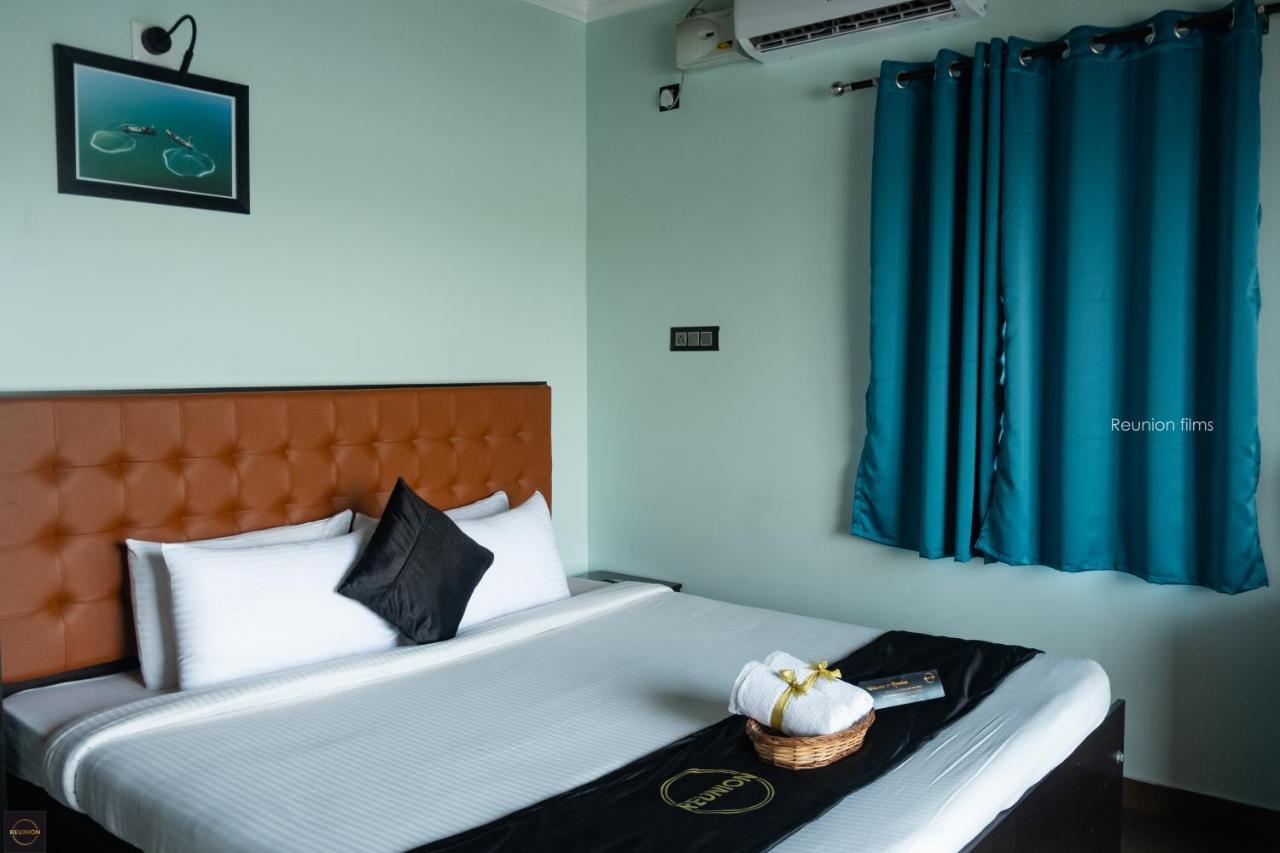 Reunion Ocean Tides Hotel Udupi Bagian luar foto