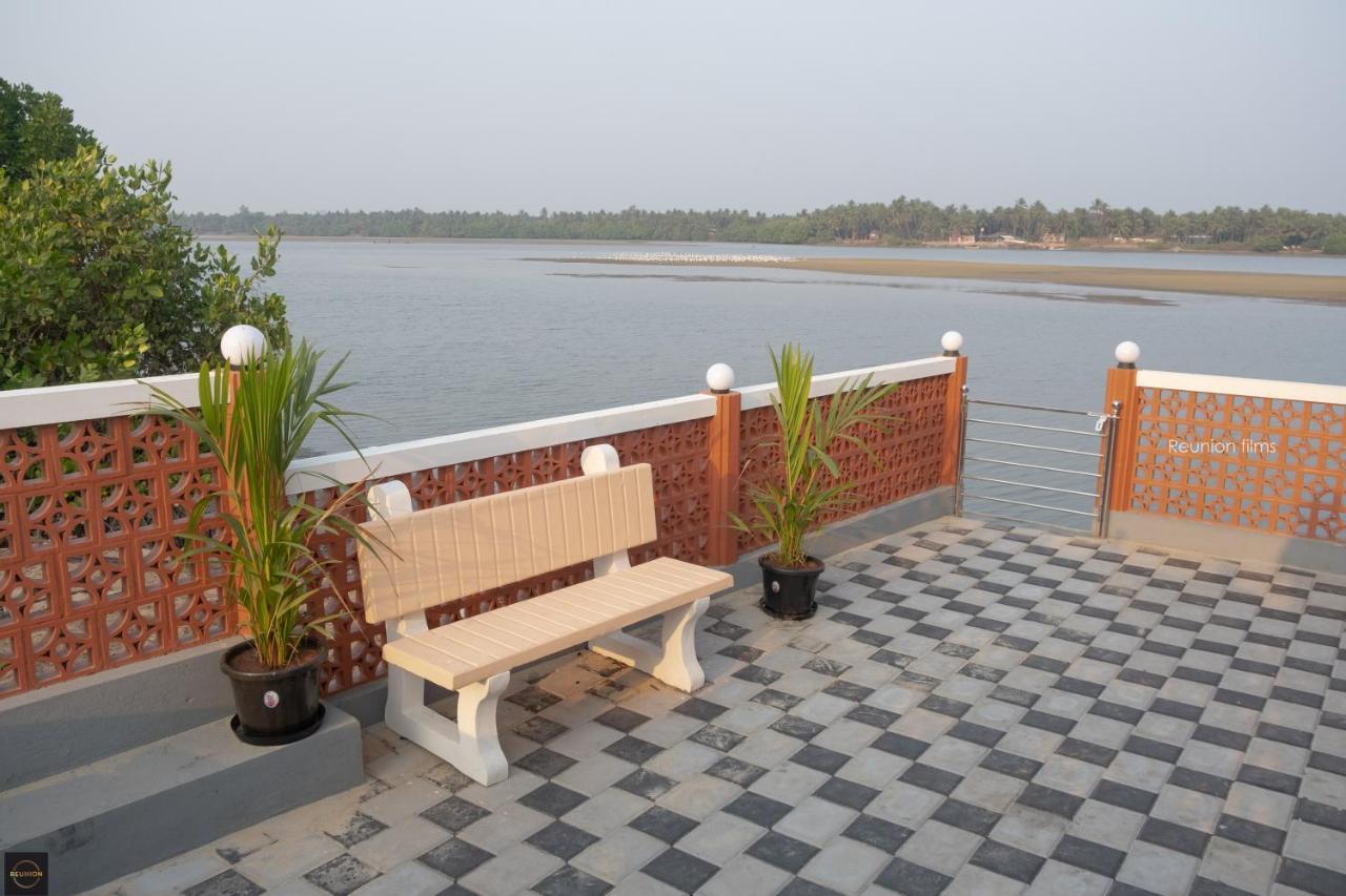 Reunion Ocean Tides Hotel Udupi Bagian luar foto