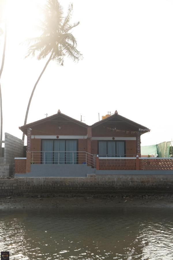 Reunion Ocean Tides Hotel Udupi Bagian luar foto