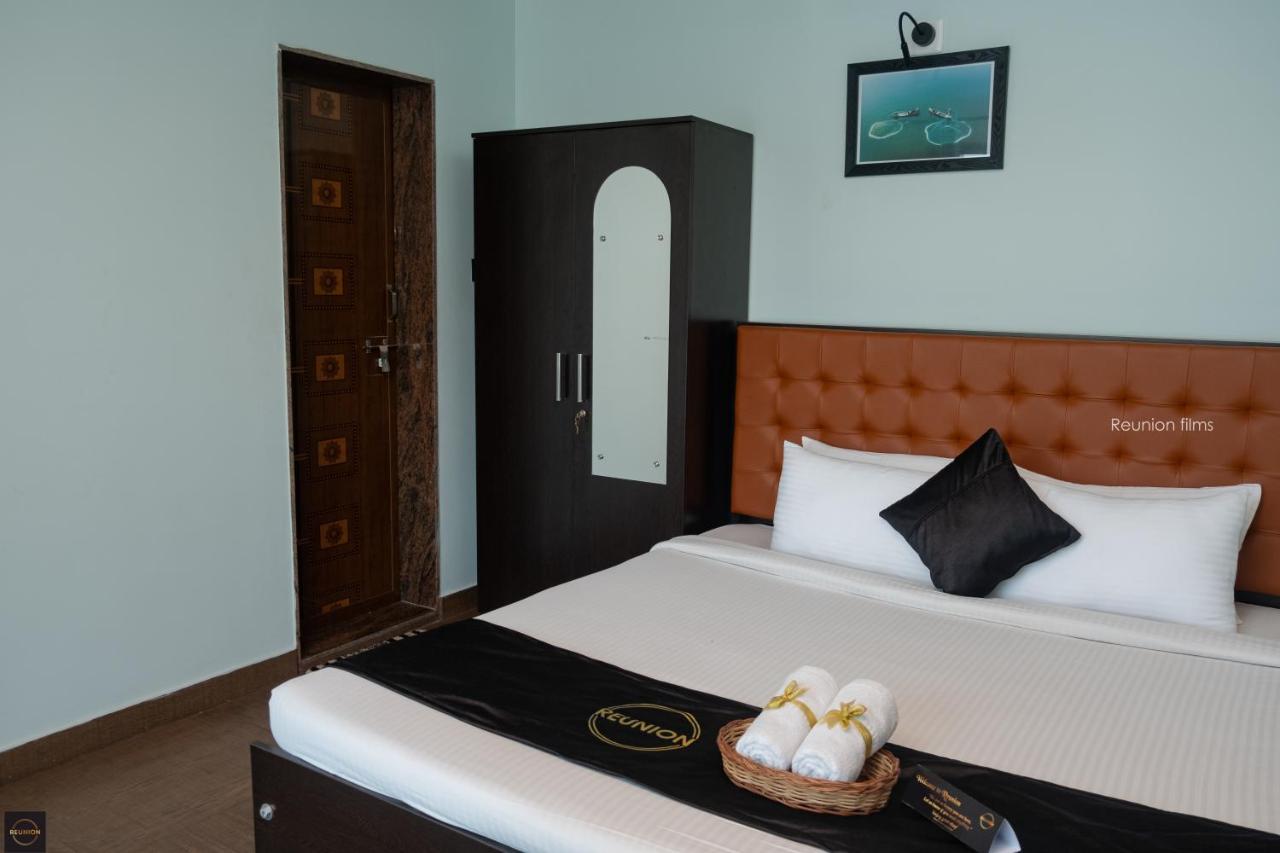 Reunion Ocean Tides Hotel Udupi Bagian luar foto