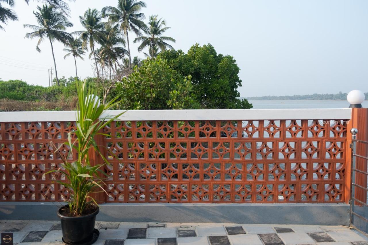 Reunion Ocean Tides Hotel Udupi Bagian luar foto