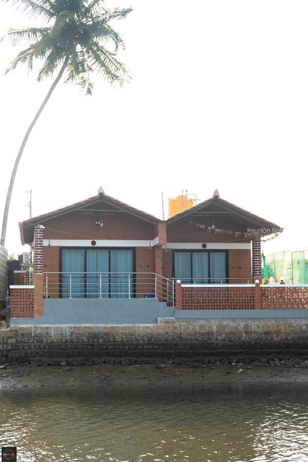 Reunion Ocean Tides Hotel Udupi Bagian luar foto