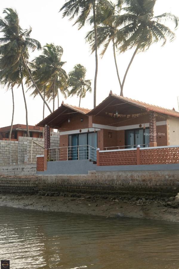 Reunion Ocean Tides Hotel Udupi Bagian luar foto