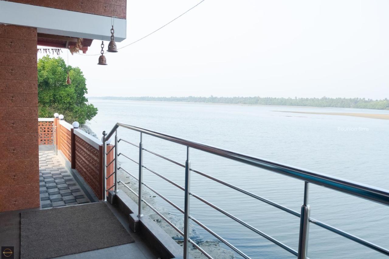 Reunion Ocean Tides Hotel Udupi Bagian luar foto