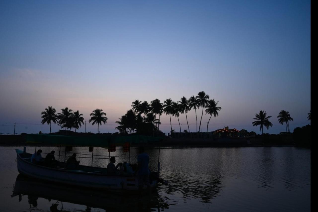 Reunion Ocean Tides Hotel Udupi Bagian luar foto